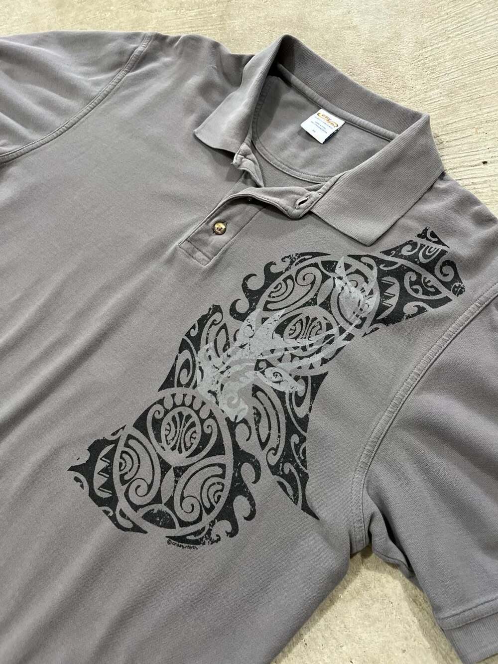 Crazy Shirts Hawaii Polynesian Maori Tribal Tattoo Graphic Polo Shirt Gray XL